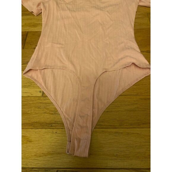 NWT Lelis women's pink ribbed peek a boo off the shoulder bodysuit size small - Picture 7 of 9